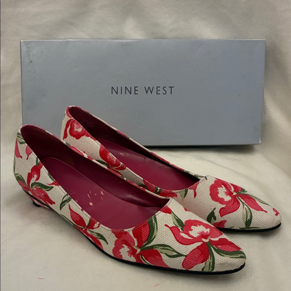 Nine West Galea Rosso Ivory with Red Floral 1” kitten heels size 7 Almost Flat